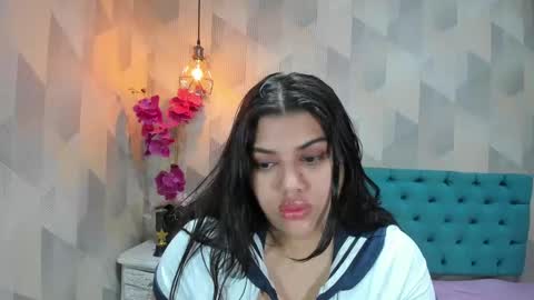 Snapshot of lindabreexlove chatting on 11/15/25, 10:56 online show from 11/15/25, 10:56