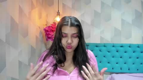 Snapshot of lindabreexlove chatting on 06/15/26, 11:23 online show from 06/15/26, 11:23