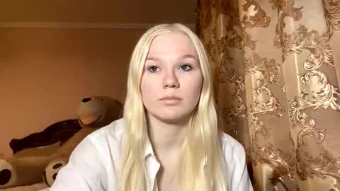 Luna online show from 11/12/25, 11:54