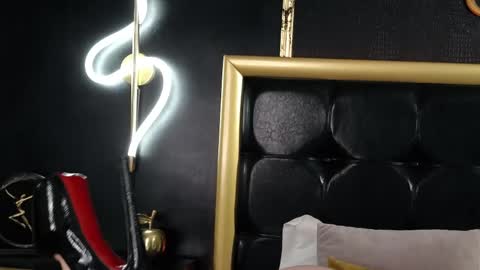 Linda online show from 04/25/26, 03:53
