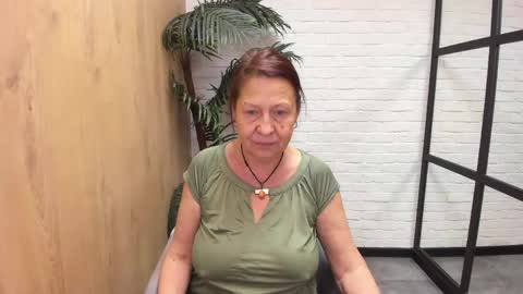 Linda online show from 04/17/26, 05:38