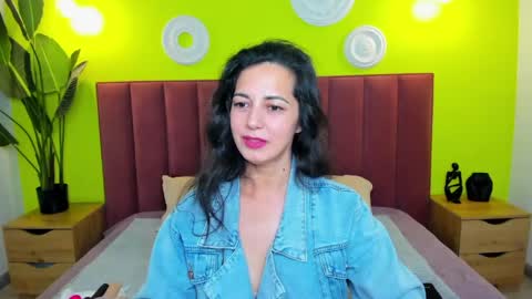 Linda online show from 05/04/26, 01:34