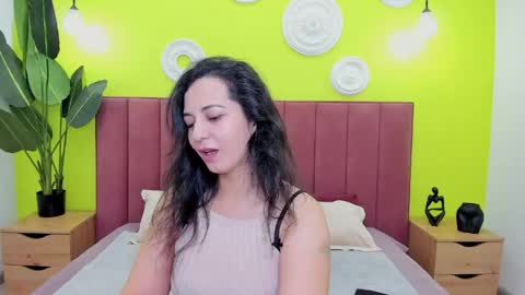 Linda online show from 05/08/26, 01:33