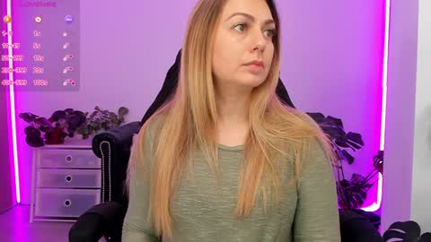 Linda  --  online show from 01/19/25, 04:14