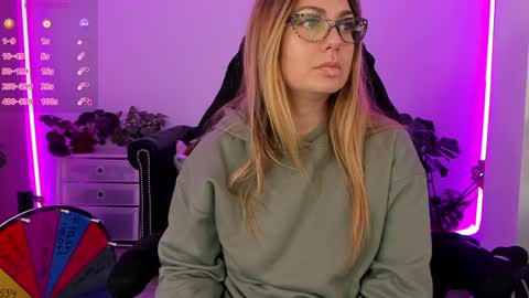 Linda  --  online show from 01/19/25, 09:34