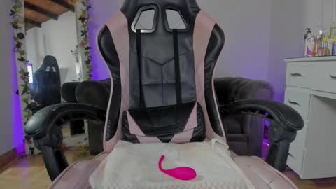 Lindsay    online show from 12/06/24, 02:57