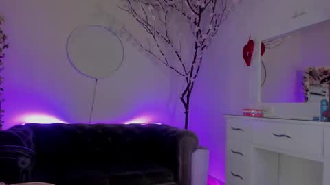 Lindsay    online show from 02/22/25, 01:11