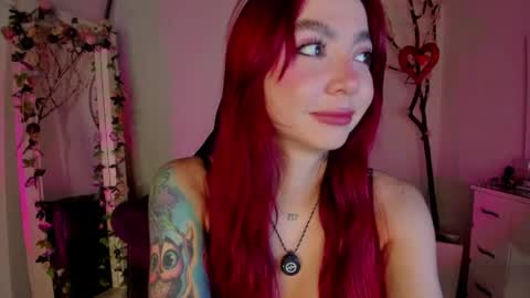Snapshot of lindsay_khaleesi chatting on 04/13/26, 01:33 Lindsay online show from 04/13/26, 01:33