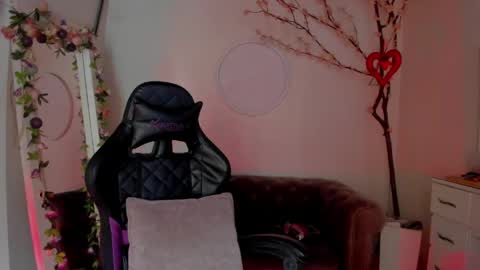 Snapshot of lindsay_khaleesi chatting on 05/12/26, 03:09 Lindsay online show from 05/12/26, 03:09