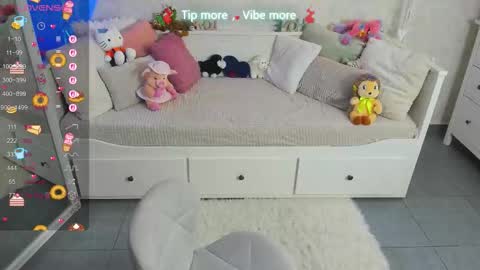 Alexandra online show from 09/21/25, 10:28