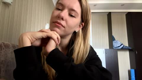 Snapshot of lindsaymoreno chatting on 06/01/26, 07:43 Scarlett online show from 06/01/26, 07:43