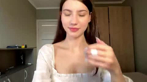 Snapshot of lindseysales chatting on 05/06/26, 03:28 Linda online show from 05/06/26, 03:28