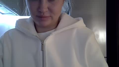 Snapshot of lindsisecret chatting on 10/17/25, 04:09 Anna online show from 10/17/25, 04:09
