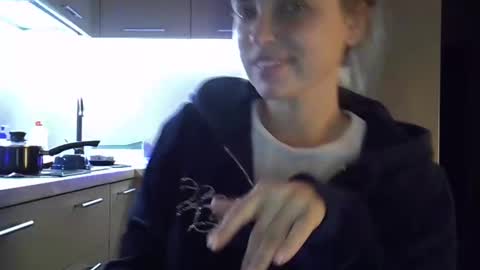 Snapshot of lindsisecret chatting on 11/15/25, 02:02 Anna online show from 11/15/25, 02:02