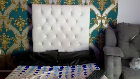 Snapshot of ling_ling24 chatting on 12/31/24, 09:10 ling ling24 online show from 12/31/24, 09:10