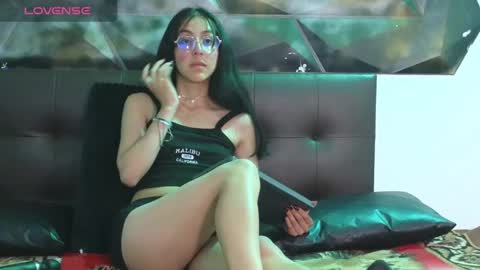 Snapshot of ling_ling24 chatting on 01/11/25, 06:35 ling ling24 online show from 01/11/25, 06:35