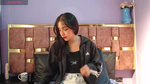 Snapshot of ling_ling24 chatting on 02/12/25, 04:12 ling ling24 online show from 02/12/25, 04:12