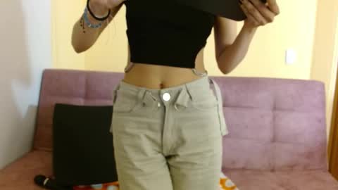 Snapshot of ling_ling24 chatting on 03/08/25, 09:06 ling ling24 online show from 03/08/25, 09:06