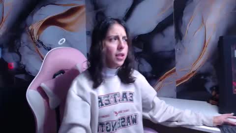 Snapshot of ling_ling24 chatting on 10/02/25, 10:55 ling ling24 online show from 10/02/25, 10:55