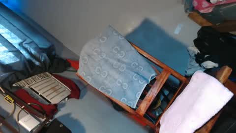 Snapshot of lingkure_69ts chatting on 01/24/25, 12:52 weng bustamante online show from 01/24/25, 12:52