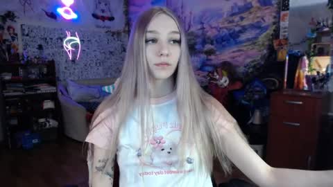 Snapshot of linlin_cuteeee chatting on 12/14/24, 10:18 Lin online show from 12/14/24, 10:18