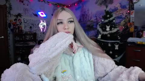 Snapshot of linlin_cuteeee chatting on 01/23/25, 09:18 Lin online show from 01/23/25, 09:18