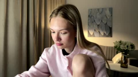 Snapshot of linneabercier chatting on 04/17/26, 05:38 Emma online show from 04/17/26, 05:38