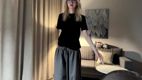Snapshot of linneabercier chatting on 05/20/26, 06:47 Emma online show from 05/20/26, 06:47
