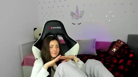 Snapshot of linphea chatting on 01/17/26, 05:49 Tina online show from 01/17/26, 05:49