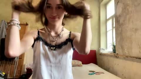 Snapshot of linseydepolito chatting on 05/11/26, 11:16 Kris online show from 05/11/26, 11:16