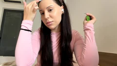 Snapshot of linseytuerk chatting on 04/03/26, 04:32 Anna online show from 04/03/26, 04:32