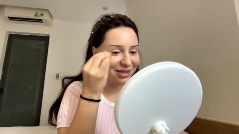 Snapshot of linseytuerk chatting on 04/04/26, 04:22 Anna online show from 04/04/26, 04:22