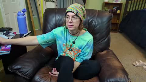 Snapshot of linzy19 chatting on 12/25/24, 02:35 Linzy19 online show from 12/25/24, 02:35