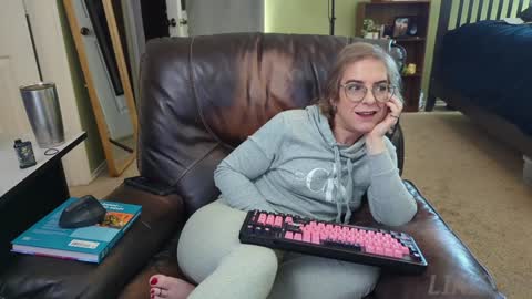 Snapshot of linzy19 chatting on 01/06/25, 07:45 Linzy19 online show from 01/06/25, 07:45