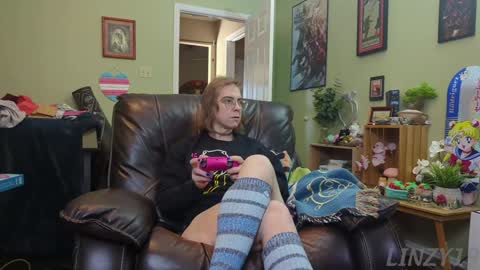 Snapshot of linzy19 chatting on 01/21/25, 06:23 Linzy19 online show from 01/21/25, 06:23