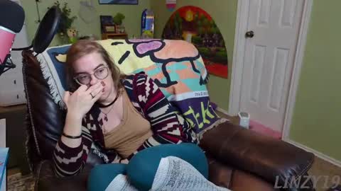 Snapshot of linzy19 chatting on 02/18/25, 06:58 Linzy19 online show from 02/18/25, 06:58