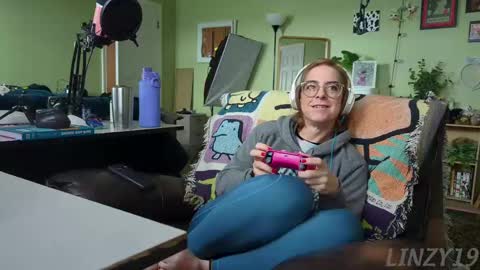 Snapshot of linzy19 chatting on 02/21/25, 06:04 Linzy19 online show from 02/21/25, 06:04