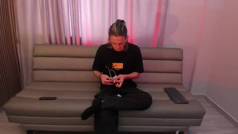 Snapshot of lior_evan chatting on 11/11/25, 11:43 Lior evan online show from 11/11/25, 11:43