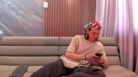 Snapshot of lior_evan chatting on 11/13/25, 11:53 Lior evan online show from 11/13/25, 11:53