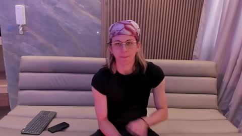 Snapshot of lior_evan chatting on 11/22/25, 11:42 Lior evan online show from 11/22/25, 11:42