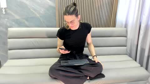 Snapshot of lior_evan chatting on 11/27/25, 11:45 Lior evan online show from 11/27/25, 11:45