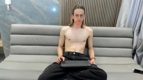 Snapshot of lior_evan chatting on 11/30/25, 11:58 Lior evan online show from 11/30/25, 11:58