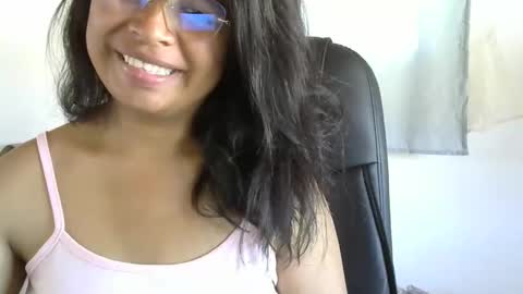 liora online show from 05/03/26, 10:54