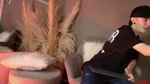  L I O  Q U E E N   online show from 01/18/26, 03:43