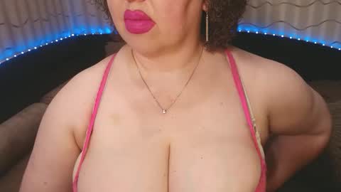 Snapshot of lipsaddiction chatting on 05/19/26, 01:39 LIpsAddiction online show from 05/19/26, 01:39
