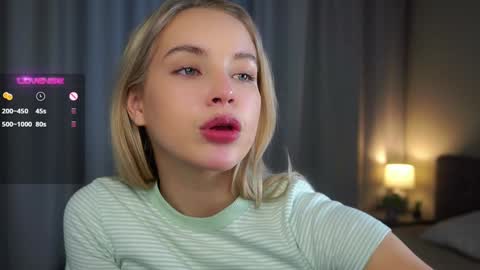 Snapshot of lipswithsmileonthem chatting on 12/18/24, 04:09 Amelia online show from 12/18/24, 04:09