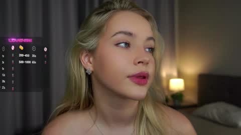 Snapshot of lipswithsmileonthem chatting on 01/07/25, 01:06 Amelia online show from 01/07/25, 01:06
