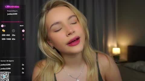 Snapshot of lipswithsmileonthem chatting on 01/08/25, 01:11 Amelia online show from 01/08/25, 01:11