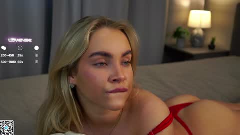 Snapshot of lipswithsmileonthem chatting on 01/19/25, 04:12 Amelia online show from 01/19/25, 04:12