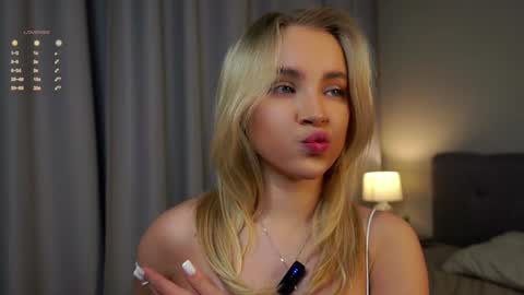 Snapshot of lipswithsmileonthem chatting on 02/08/25, 01:11 Amelia online show from 02/08/25, 01:11
